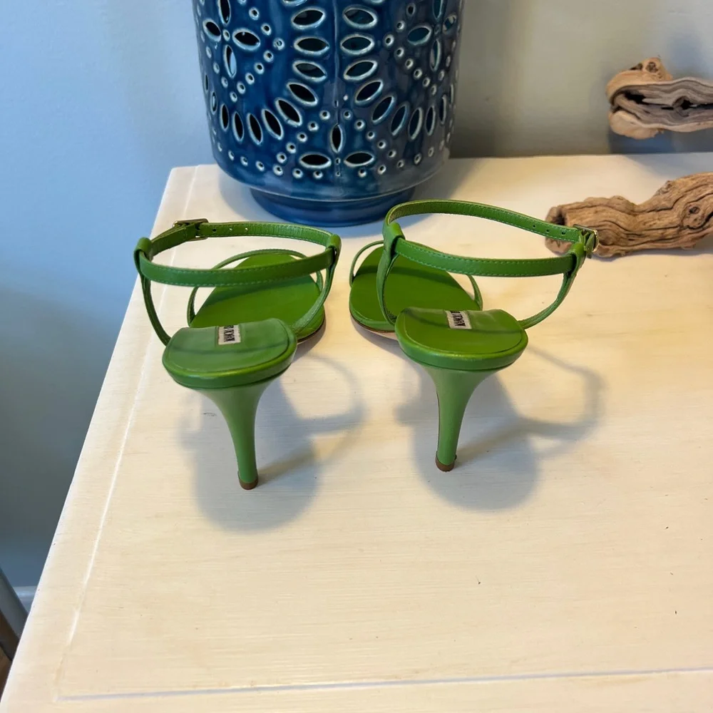 Manolo Blahnik Green Heels Elegant Design - Picture 2 of 8